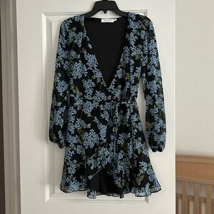 Beautiful Dress! perfect for any occasion. You can dress it up or down  😉